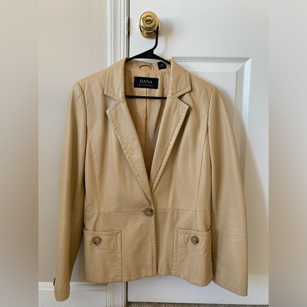 Size 6 Dana Buchman beautiful vintage leather jacket
